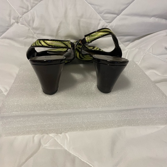 MODA Spana cute open toe sling backs! Jungle print w/brown shiny heels. SZ 8M. - Picture 6 of 10